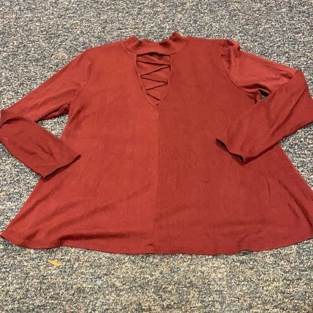 Derek Heart Plus Burgundy Criss Cross Top sz.1X